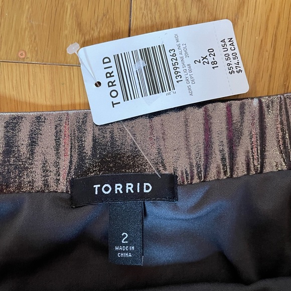 Torrid Slinky Liquid Silvet Skirt-NWT - Picture 2 of 3